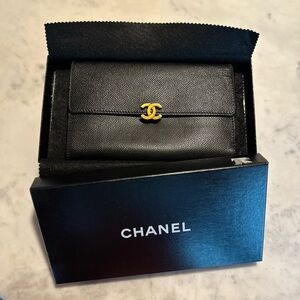 CHANEL Black Caviar Leather Wallet/Purse with Gold Emblem + Chain